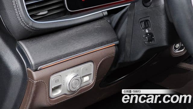 Mercedes-Benz GLS-Class 2022 — Фото 14/20
