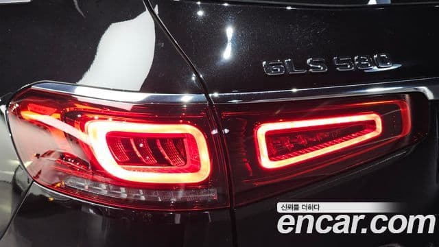 Mercedes-Benz GLS-Class 2022 — Photo 27/34