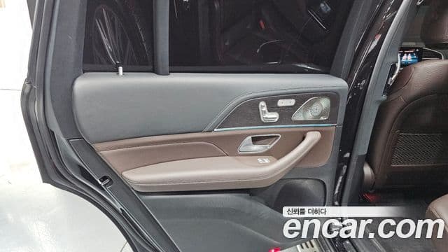 Mercedes-Benz GLS-Class 2022 — Photo 28/34