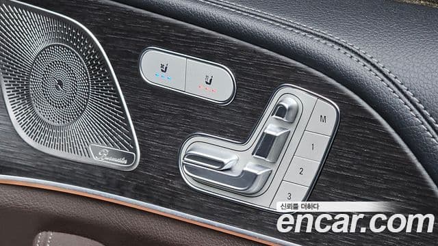 Mercedes-Benz GLS-Class 2022 — Photo 7/34