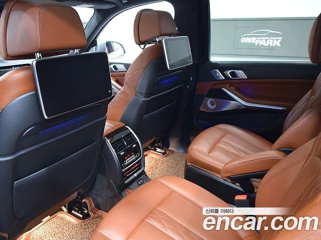 BMW X7 2022 — ფოტო 5/20