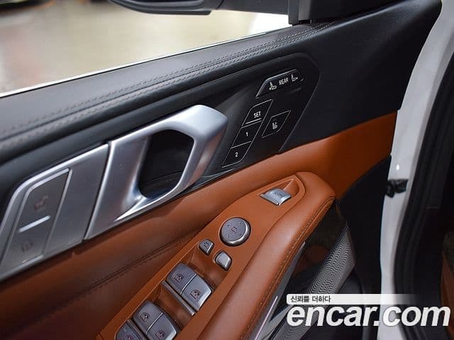 BMW X7 2022 — ფოტო 7/20
