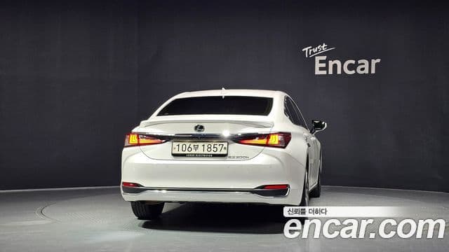 Lexus ES300h 2024 — ფოტო 3/20
