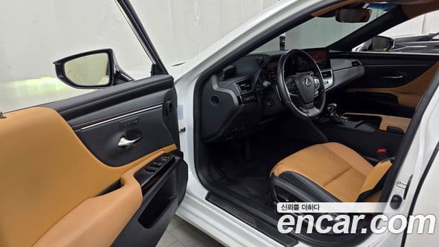 Lexus ES300h 2024 — ფოტო 9/20