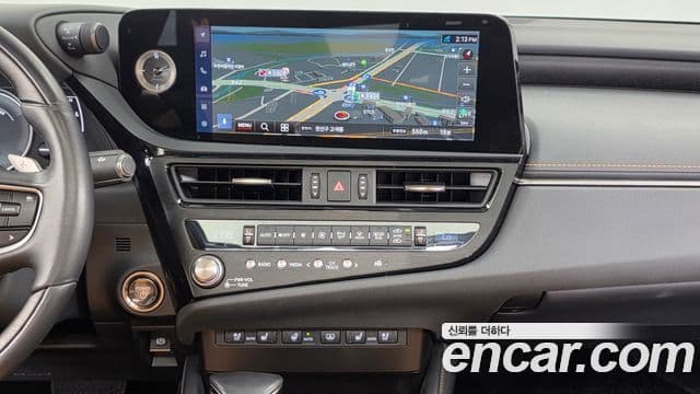 Lexus ES300h 2024 — ფოტო 14/20