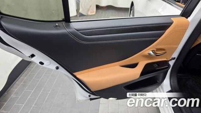 Lexus ES300h 2024 — Photo 26/31