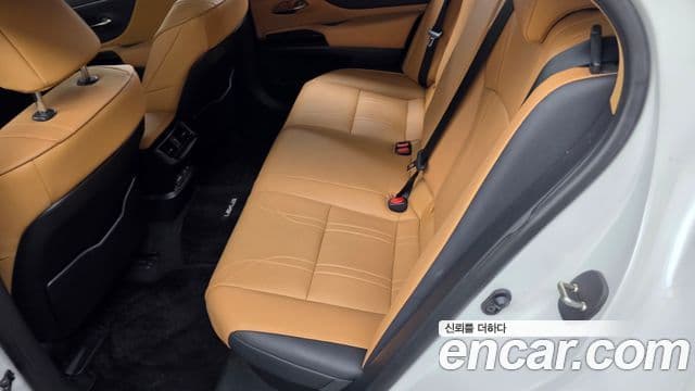 Lexus ES300h 2024 — Photo 5/31