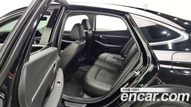Hyundai Sonata 2022 — ფოტო 11/20