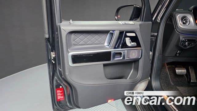 Mercedes-Benz G-Class 2022 — Photo 9/36