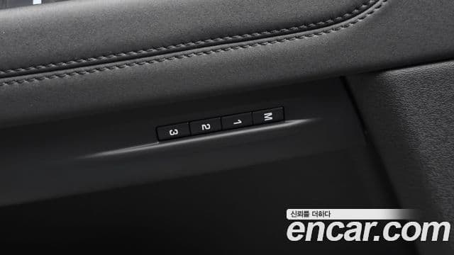 Land Rover Range Rover Evoque 2022 — Photo 8/38