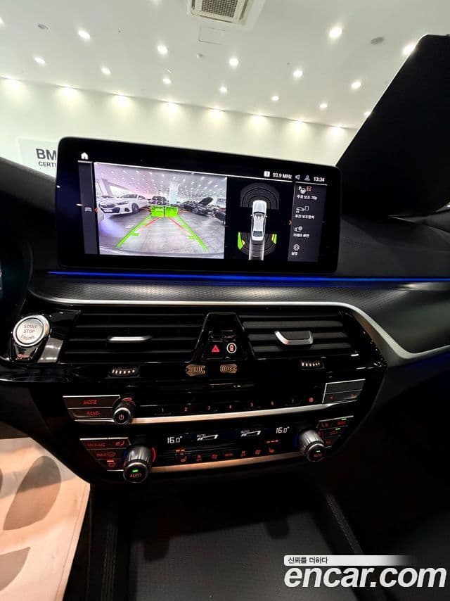 BMW 5 Series 2023 — ფოტო 8/10