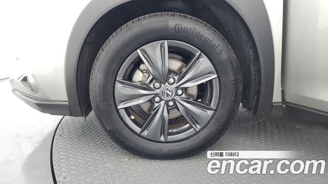 Lexus UX250h 2019 — Şəkil 5/20