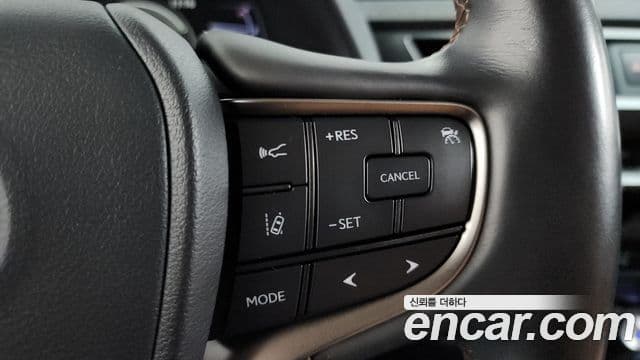 Lexus UX250h 2019 — Şəkil 15/20
