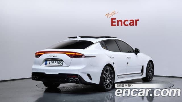 Kia Stinger 2021 — Фото 2/20