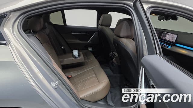 BMW 5 Series 2025 — ფოტო 12/20