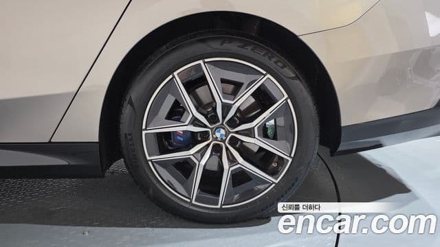 BMW 5 Series 2025 — ფოტო 36/36