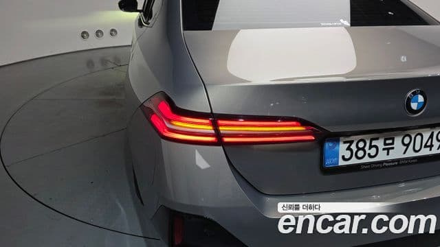 BMW 5 Series 2025 — ფოტო 33/36
