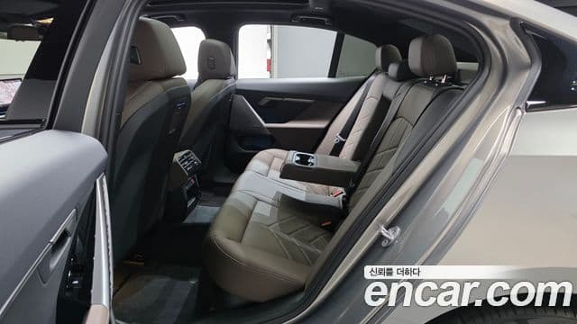BMW 5 Series 2025 — ფოტო 12/36