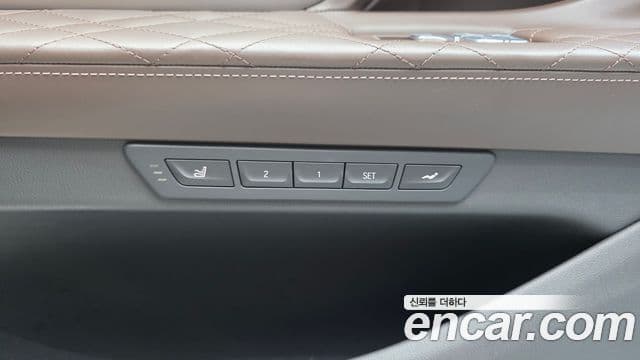 BMW 7 Series 2021 — Фото 19/20