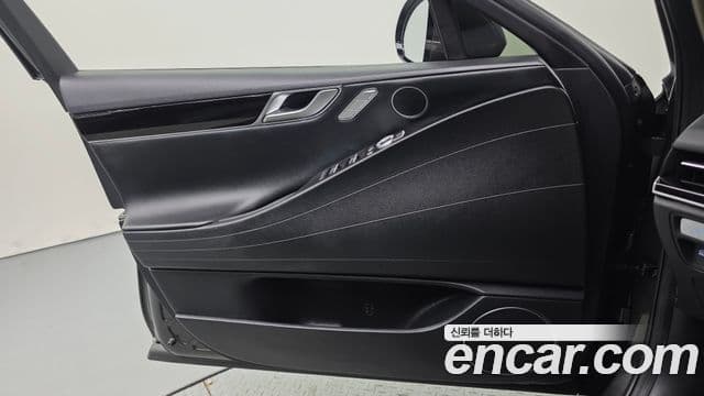 Genesis G80 2022 — Photo 28/33