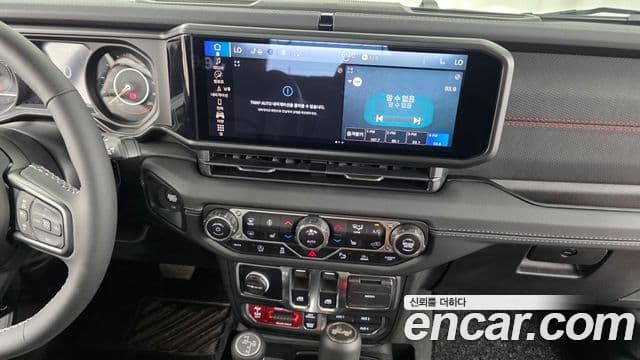 Jeep Wrangler 2025 — Şəkil 26/30
