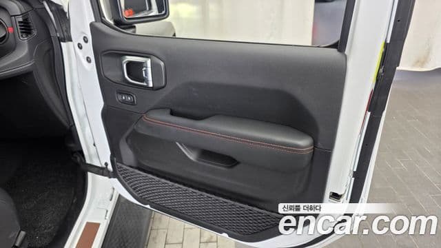 Jeep Wrangler 2025 — Şəkil 23/30