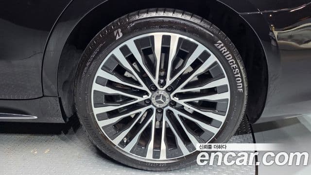 Mercedes-Benz S-Class 2022 — Photo 1/37