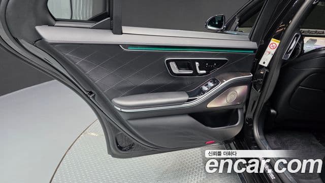 Mercedes-Benz S-Class 2022 — Photo 10/37