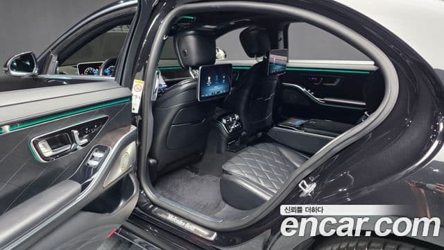 Mercedes-Benz S-Class 2022 — Photo 19/37