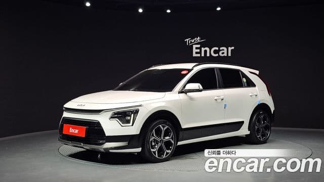 Kia Niro 2022 — Фото 1/20
