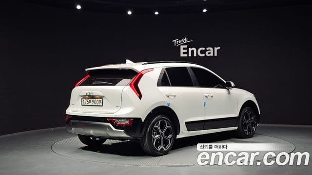 Kia Niro 2022 — Фото 2/20
