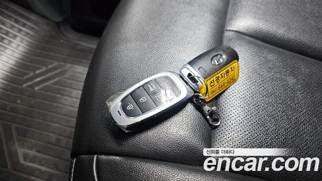 Hyundai Staria 2022 — Photo 2/32