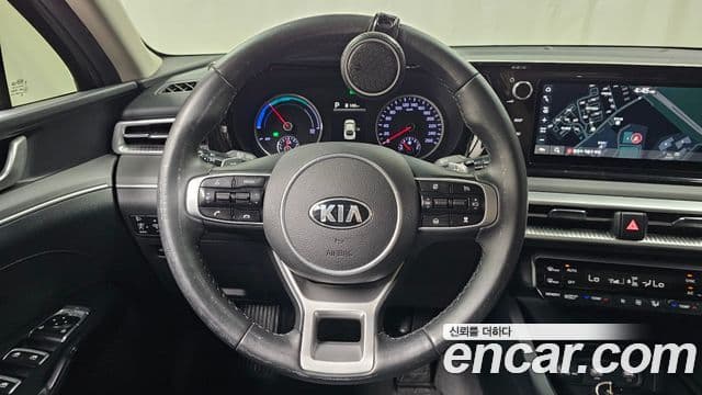 Kia K5 2021 — ფოტო 13/20