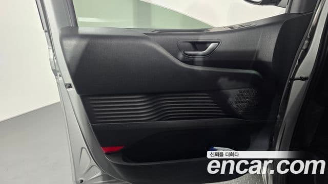Hyundai Staria 2022 — ფოტო 6/32