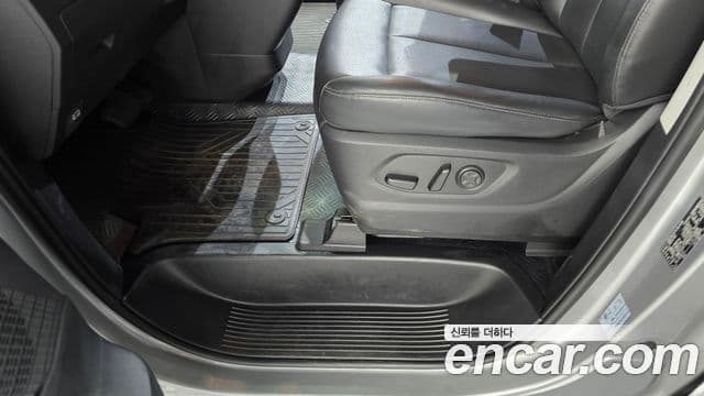 Hyundai Staria 2022 — ფოტო 9/32