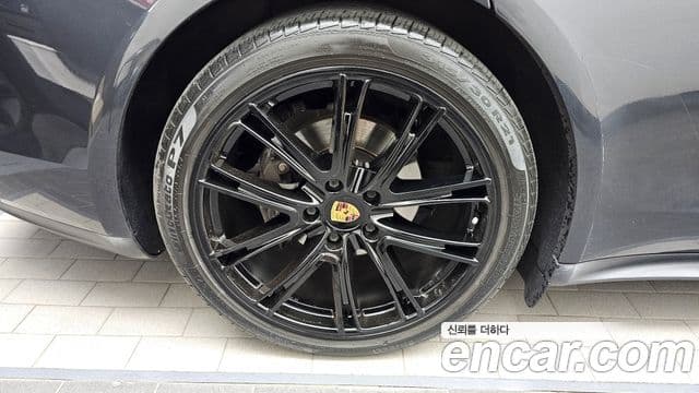 Porsche Panamera 2018 — Şəkil 30/36
