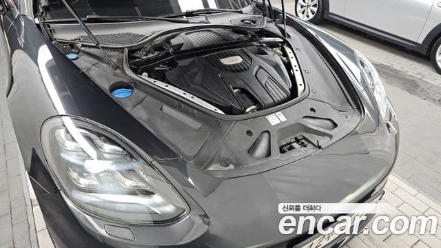 Porsche Panamera 2018 — Şəkil 15/36