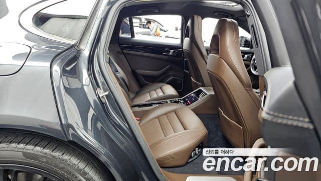 Porsche Panamera 2018 — Şəkil 23/36