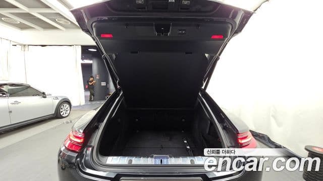 Porsche Panamera 2018 — Şəkil 29/36