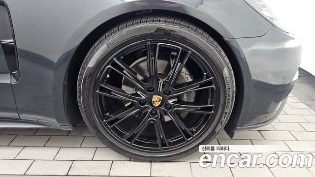 Porsche Panamera 2018 — Şəkil 9/36