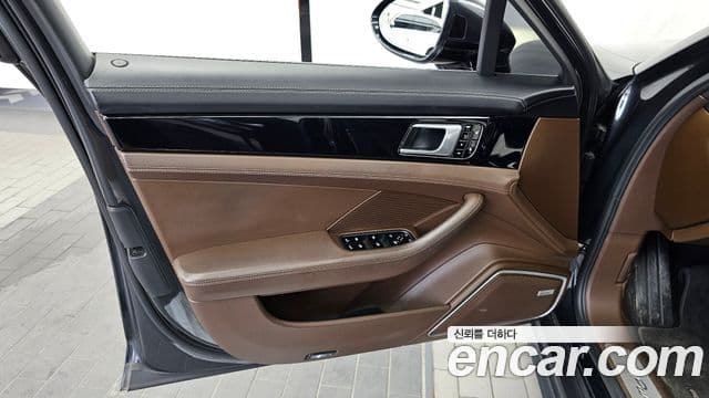 Porsche Panamera 2018 — Şəkil 10/36