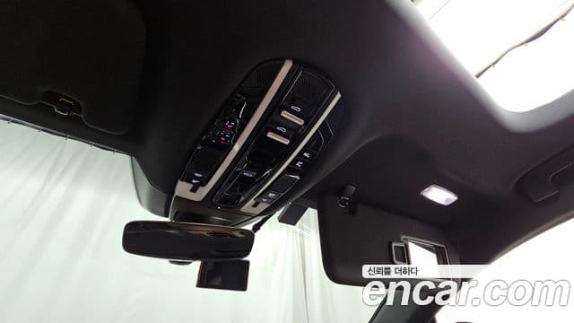 Porsche Panamera 2018 — Şəkil 26/36