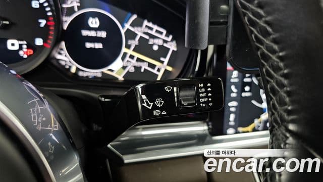 Porsche Panamera 2018 — Şəkil 28/36