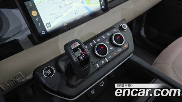 Land Rover Defender 2021 — Photo 31/33