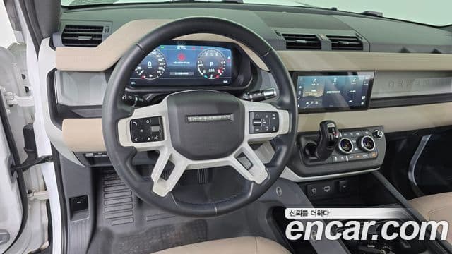 Land Rover Defender 2021 — Photo 22/33