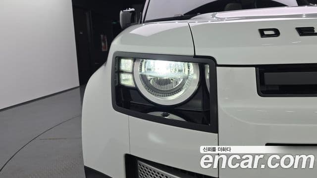 Land Rover Defender 2021 — Photo 6/33
