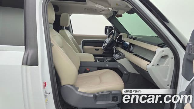 Land Rover Defender 2021 — Photo 13/33