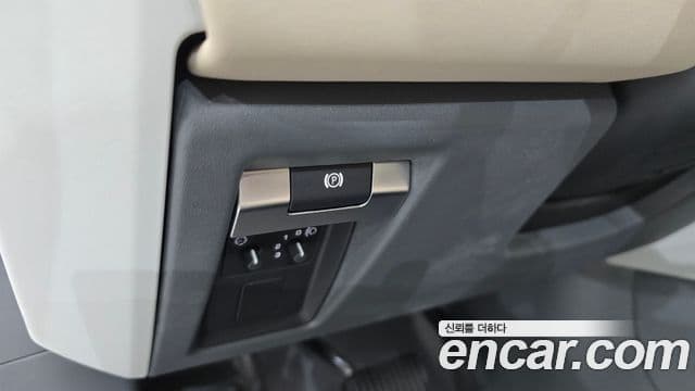 Land Rover Defender 2021 — Photo 1/33