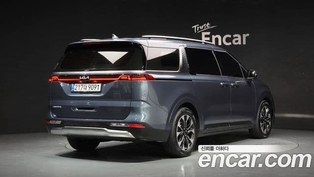 Kia Carnival 2023 — Фото 2/20