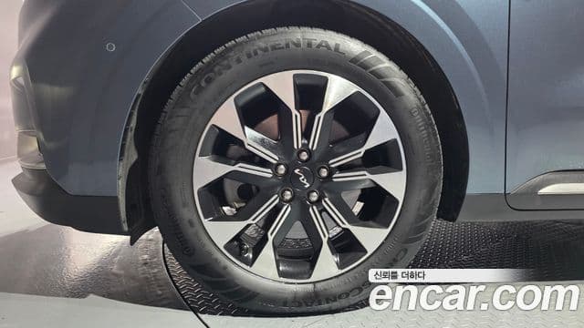 Kia Carnival 2023 — Фото 5/20